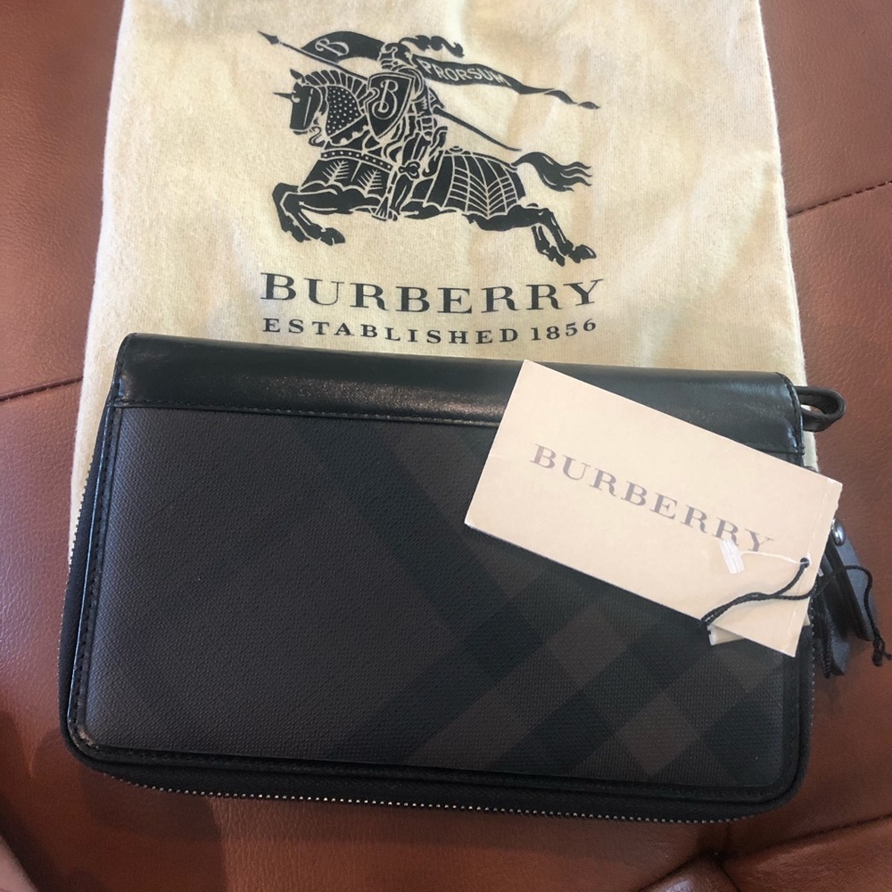 Burberry travel wallet